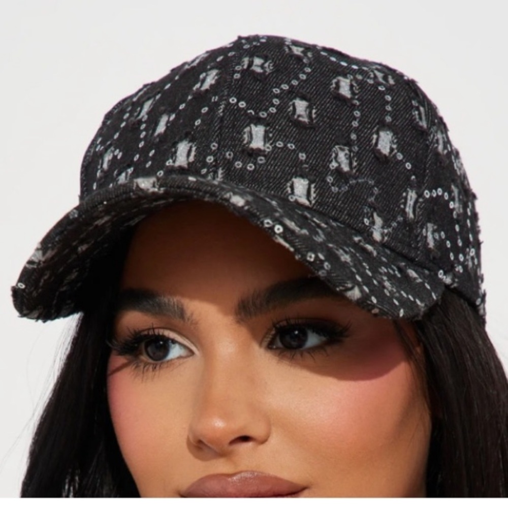 NWOT🔥Fashion Nova Bejeweled Ball Cap